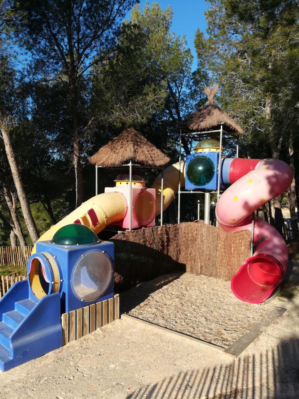 Camping Le Bois De Pins Salses le Chateau Bagian luar foto